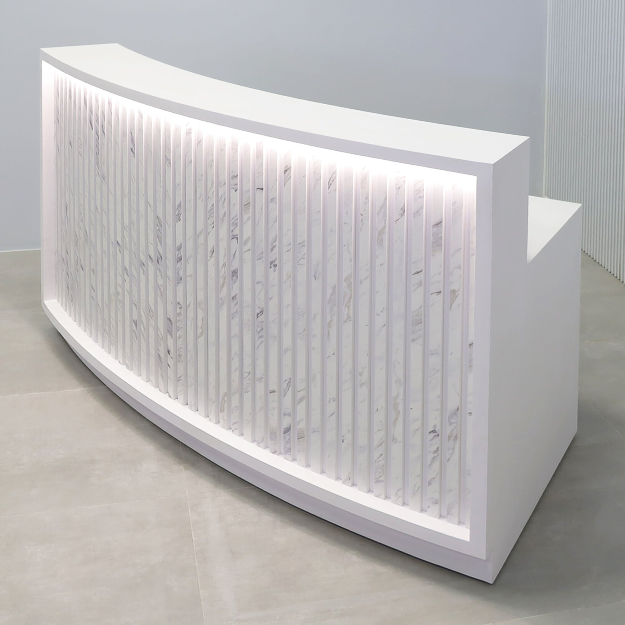 72_whitemattepvcmaindesk_customengineeredsurfaceslatscurvedfrontpanel_warmwhiteled_3_1_655eb4ff-e18d-47ae-b2b6-7eff443c21d4.jpg